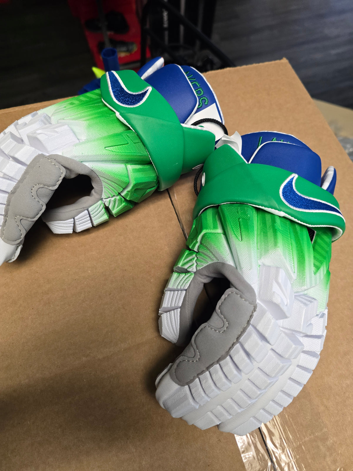 Peterborough Lakers Nike Vapor Premiere gloves